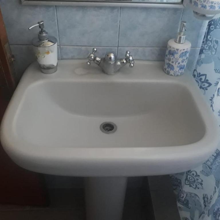 La Casa de las Flores - Standard Double Room with Shared Bathroom - 7