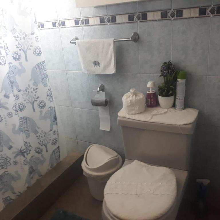 La Casa de las Flores - Standard Double Room with Shared Bathroom - 6