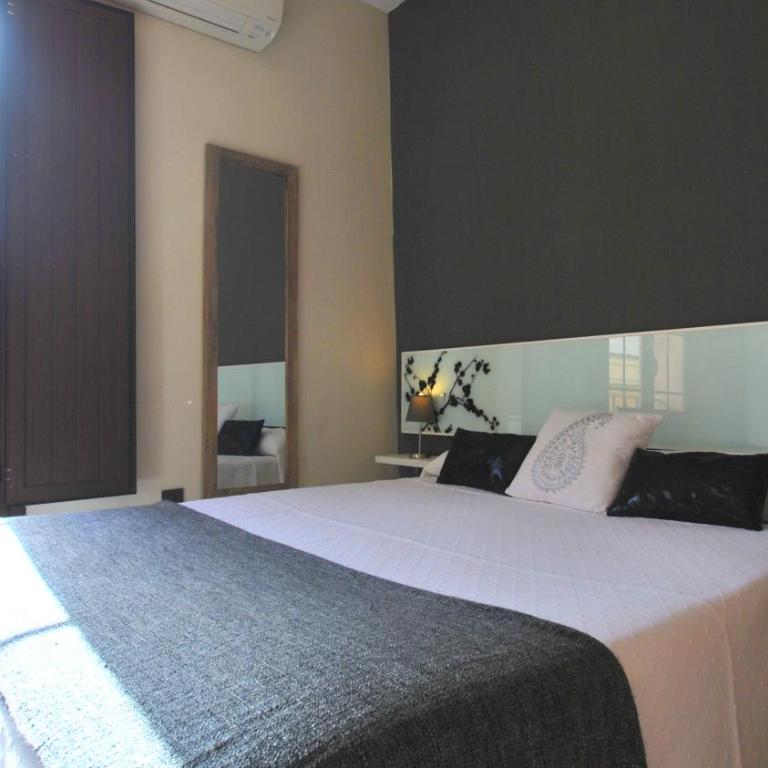 Living-Sevilla Apartments San Lorenzo - Apartamento de 3 dormitorios (6 adultos) - 1