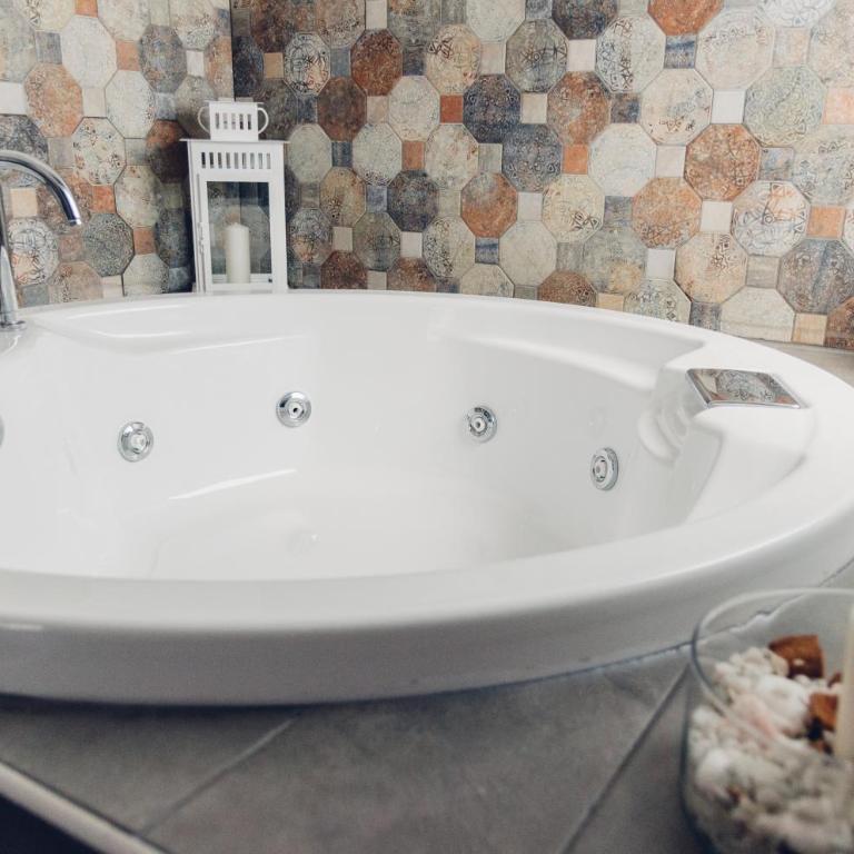 Etna Suite Group - Deluxe Suite with Spa Bath - 2