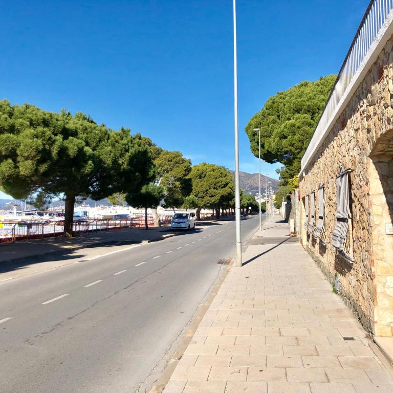 Appartement devant la plage - Three-Bedroom Apartment - 24