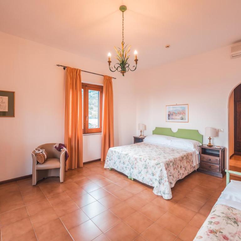 Hotel Villa Sirina - Camera Familiare con Vista Giardino - 4