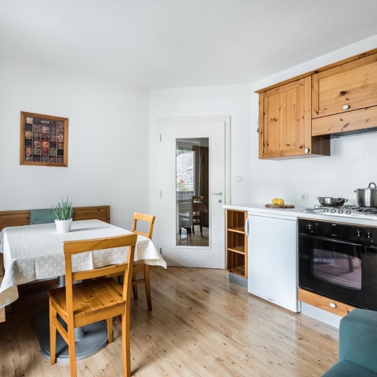 Apartments Mühlegg - Two-Bedroom Apartment with Balcony - 18