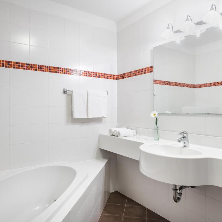 Apartments Mühlegg - Two-Bedroom Apartment with Balcony - 12
