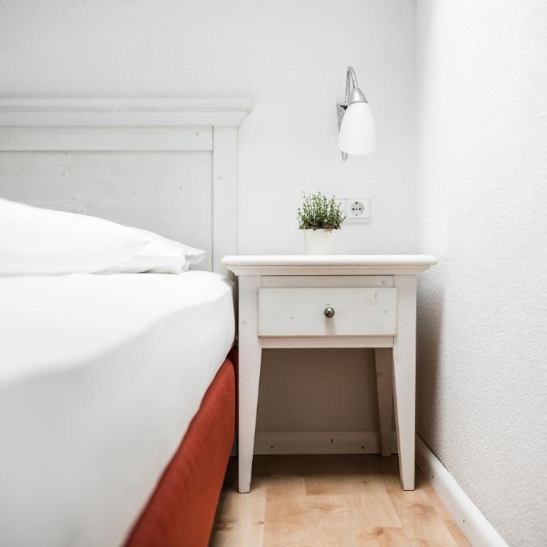 Apartments Mühlegg - Two-Bedroom Apartment with Balcony - 11