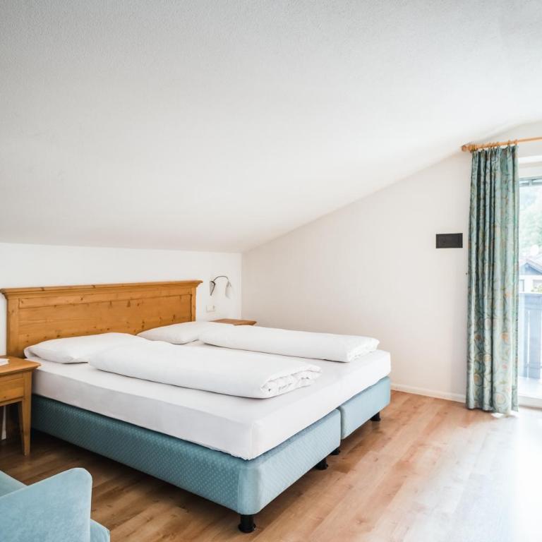 Apartments Mühlegg - Two-Bedroom Apartment with Balcony - 3