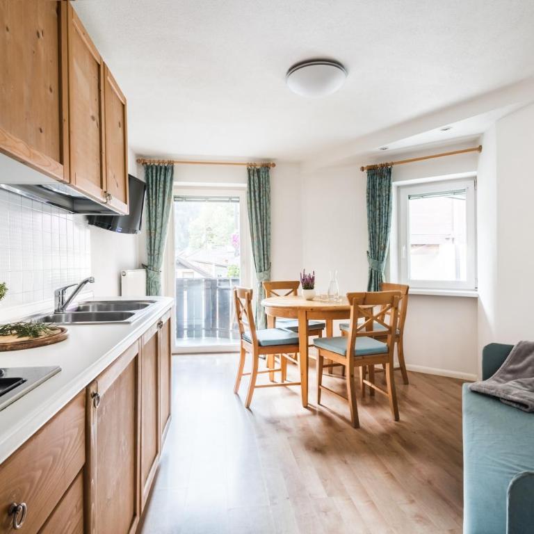 Apartments Mühlegg - Two-Bedroom Apartment with Balcony - 4