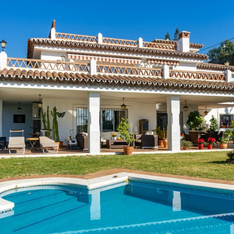 Stunning villa with pool by Costarentals - Ref 41 - Villa - 1