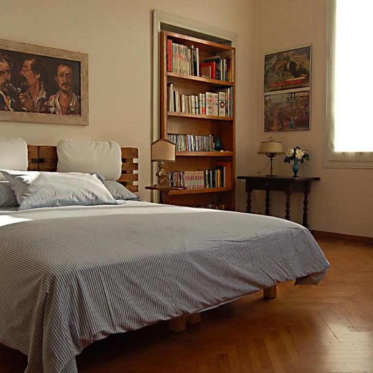 Italy Prestigious Guest House - Camera Matrimoniale/Doppia con Letti Singoli con Bagno Privato Esterno - 1