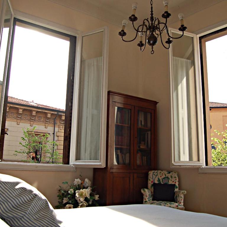 Italy Prestigious Guest House - Camera Matrimoniale/Doppia con Letti Singoli con Bagno Privato Esterno - 3