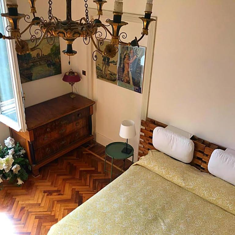 Italy Prestigious Guest House - Camera Matrimoniale/Doppia con Letti Singoli con Bagno Privato Esterno - 2