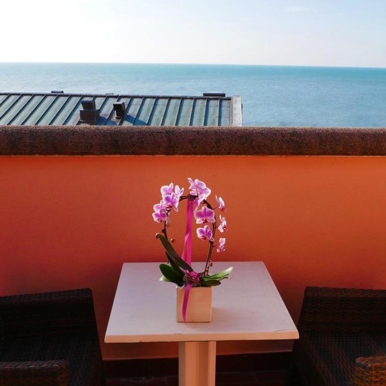 Hotel Antares - Camera Tripla Superior con Vista Mare - 7