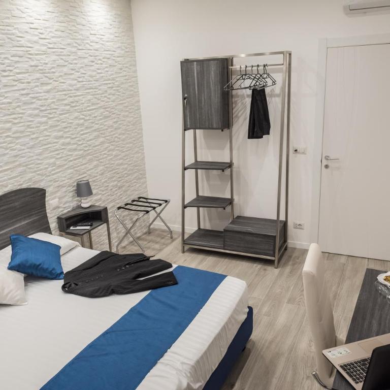 B&B Elegance - Double or Twin Room with Bathroom - 2