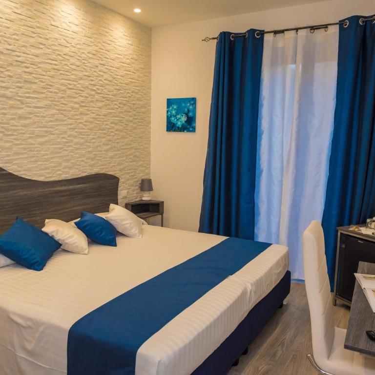 B&B Elegance - Double or Twin Room with Balcony - 2