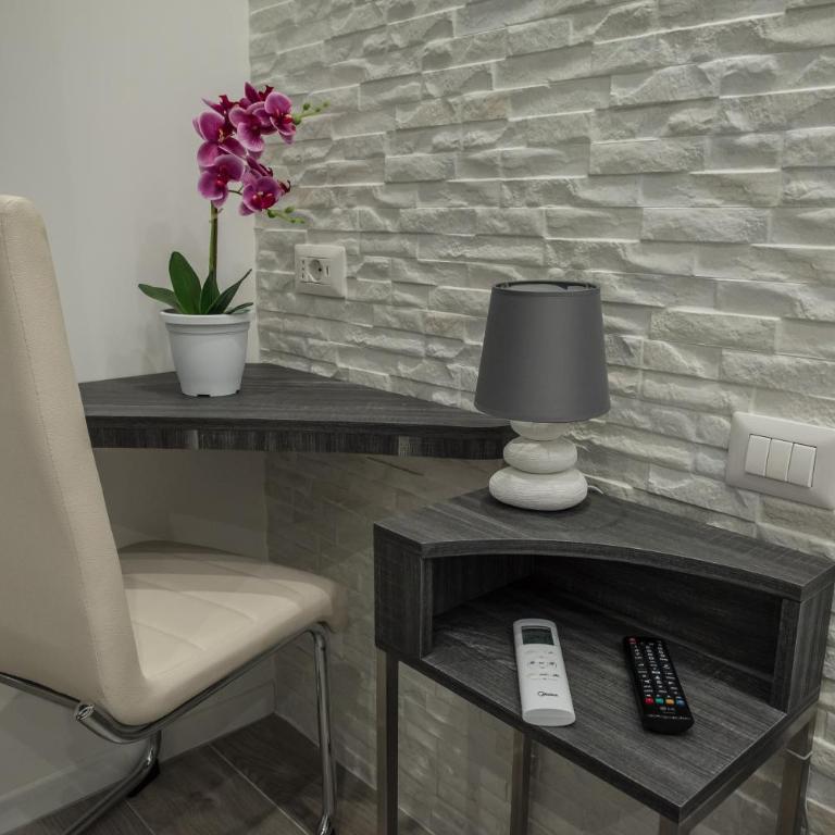 B&B Elegance - Double or Twin Room with Private Bathroom - 3