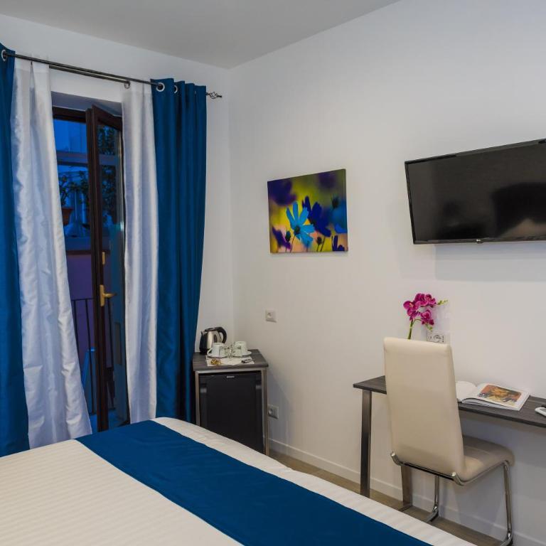 B&B Elegance - Double or Twin Room with Balcony - 6