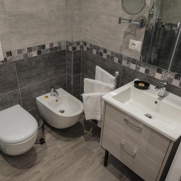 B&B Elegance - Double or Twin Room with Bathroom - 4