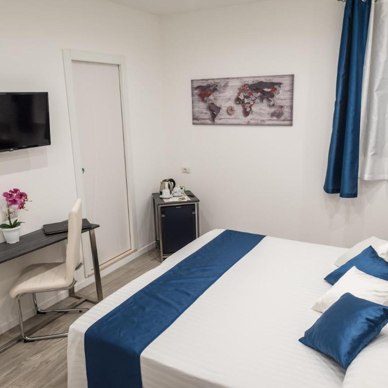 B&B Elegance - Double or Twin Room with Bathroom - 5