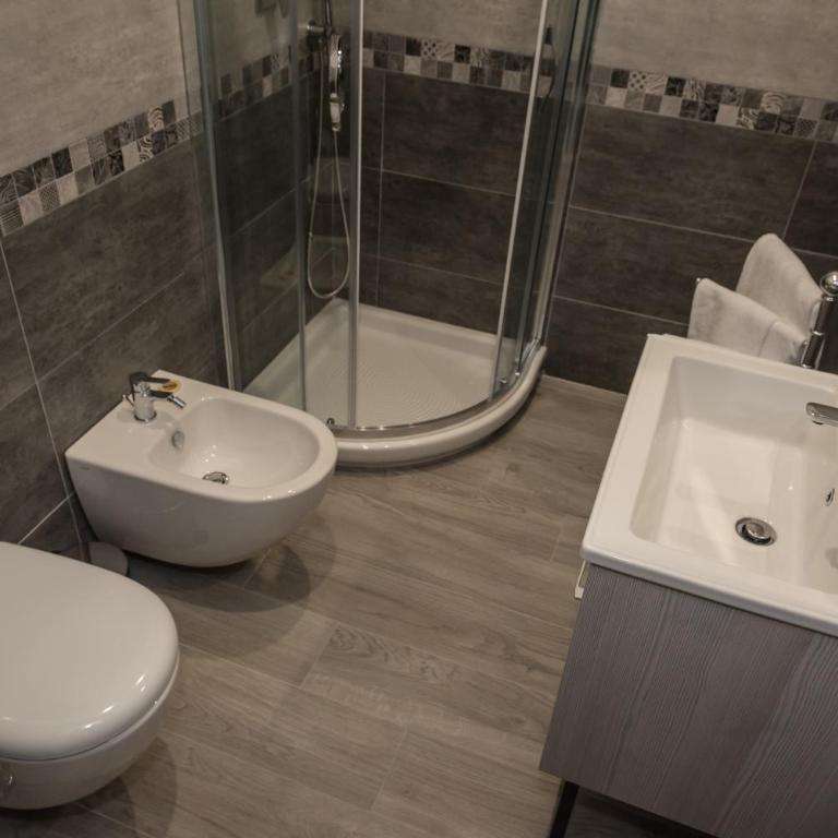 B&B Elegance - Double or Twin Room with Bathroom - 10