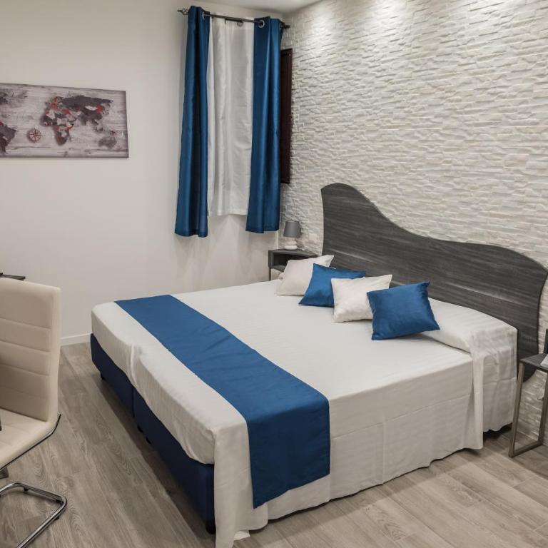 B&B Elegance - Double or Twin Room with Bathroom - 11