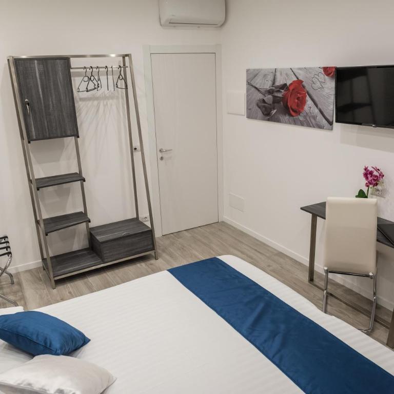 B&B Elegance - Double or Twin Room with Bathroom - 12