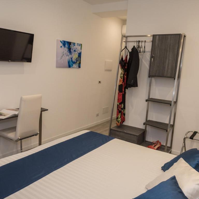 B&B Elegance - Double or Twin Room with Balcony - 23