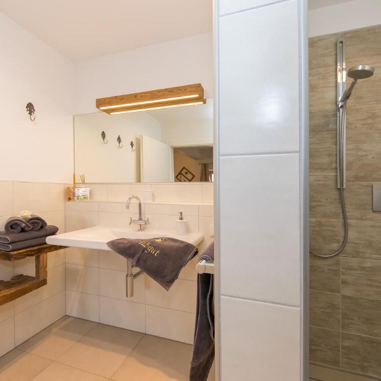 Bio-Bergbauernhof Hubgut - Apartment mit 2 Schlafzimmern und Terrasse - 8