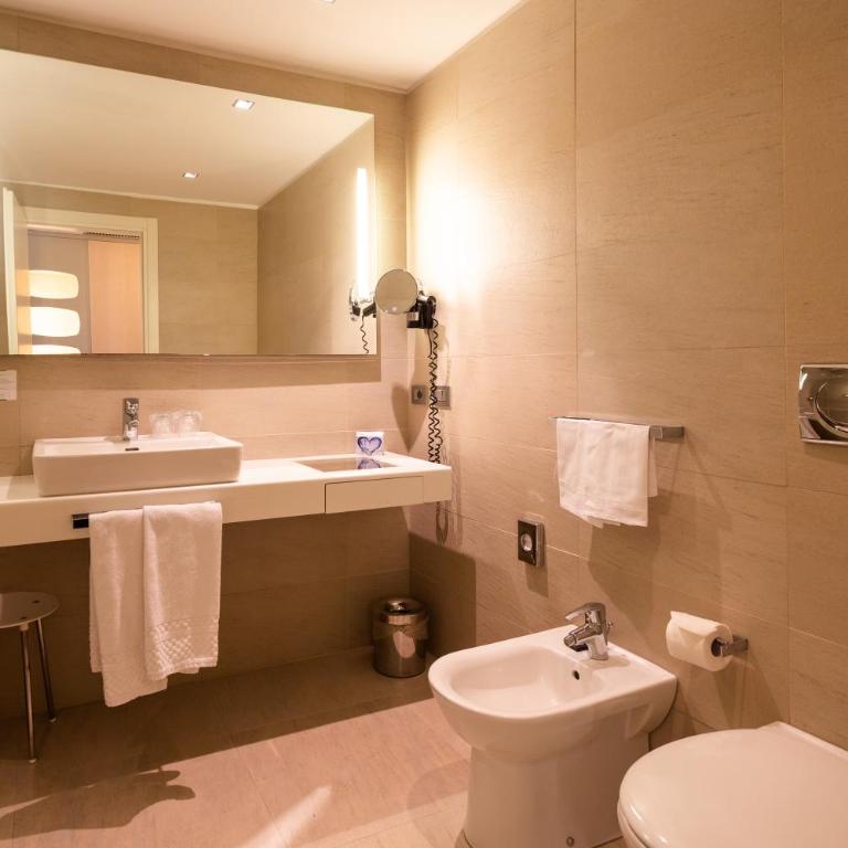 Best Western Plus Tower Hotel Bologna - Standard Quadruple Room - 6