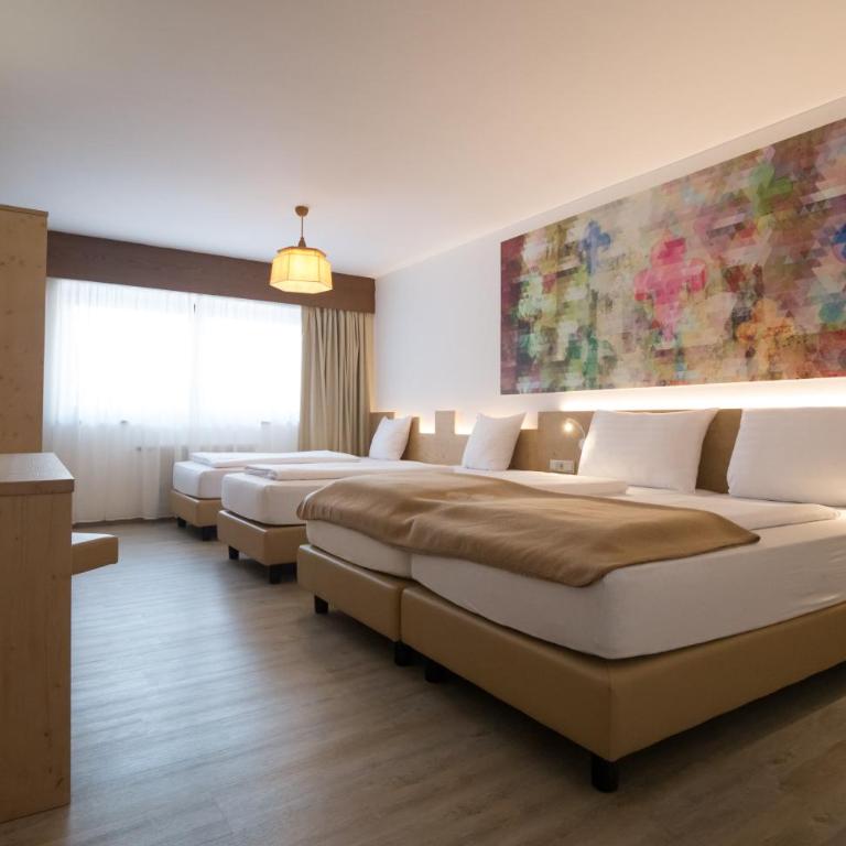 Family Hotel Schloss Rosenegg - Standard Vierbettzimmer - 3