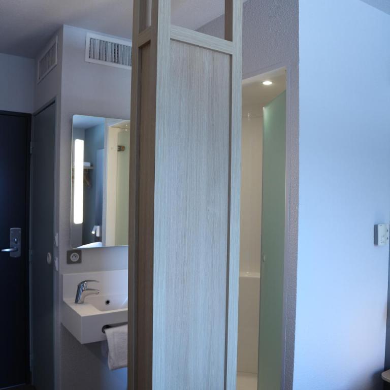 B&B HOTEL Saint Jean De Maurienne - Chambre Double - Vue sur Montagne - 1