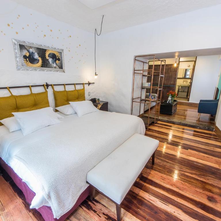 X.O Art House - Deluxe King Room - 34