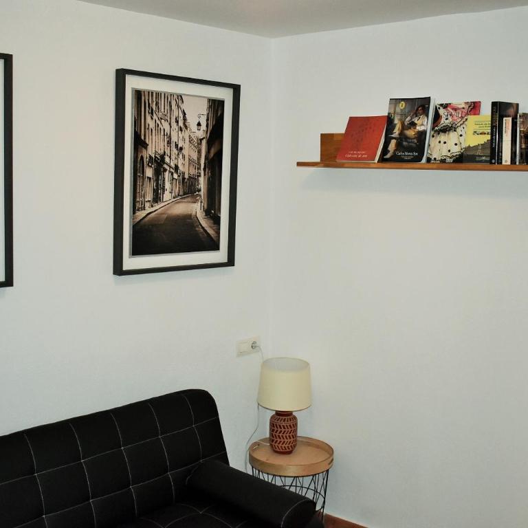 Urban Suites Granada - Apartment with Balcony - 10