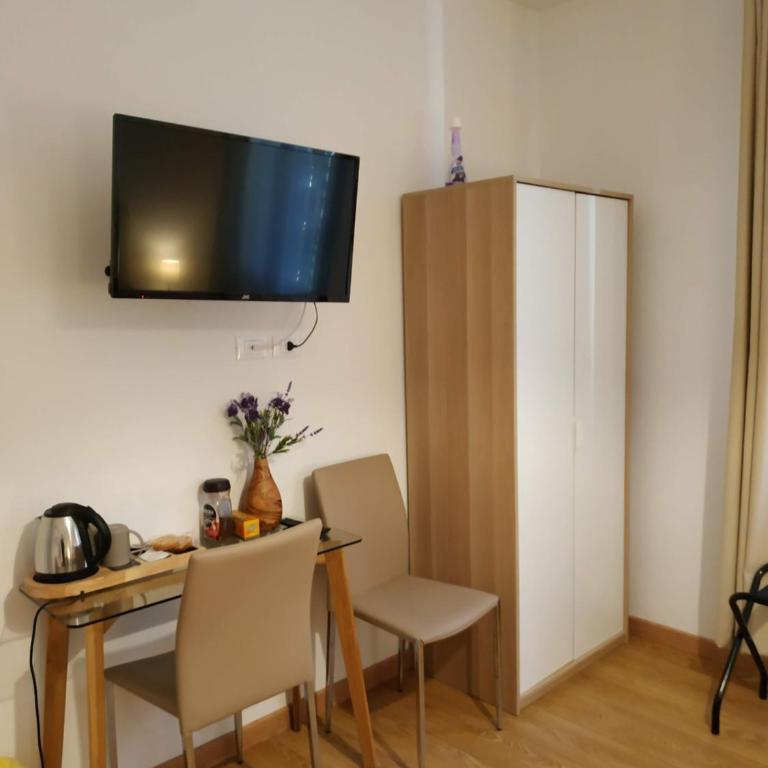San Polo Star - Camera Tripla Comfort con Bagno Privato e Doccia - 2