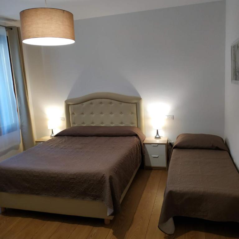 San Polo Star - Camera Tripla Comfort con Bagno Privato e Doccia - 1