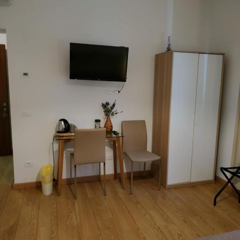 San Polo Star - Camera Tripla Comfort con Bagno Privato e Doccia - 3