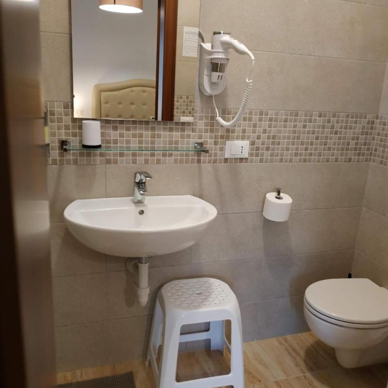 San Polo Star - Camera Deluxe Matrimoniale con Bagno Privato e Doccia - 7