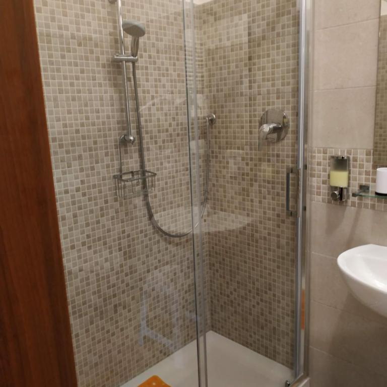 San Polo Star - Camera Deluxe Matrimoniale con Bagno Privato e Doccia - 6