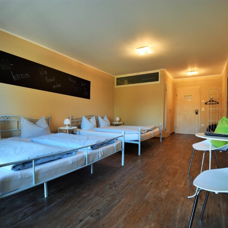 Motel Füssen im Allgäu - Vierbettzimmer mit Dusche - 3