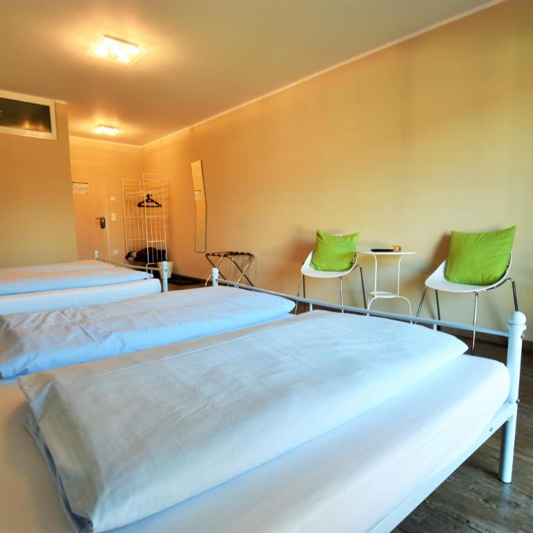 Motel Füssen im Allgäu - Vierbettzimmer mit Dusche - 5