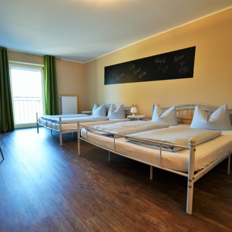 Motel Füssen im Allgäu - Vierbettzimmer mit Dusche - 6