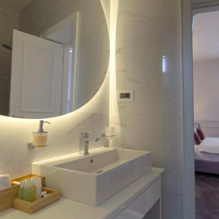 Public House Hotel - Dvokrevetna Soba sa Bračnim Krevetom / 2 Zasebna Kreveta i Besplatnim Parkingom - 6