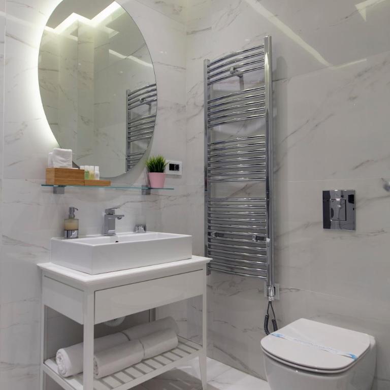 Public House Hotel - Dvokrevetna Soba sa Bračnim Krevetom / 2 Zasebna Kreveta i Besplatnim Parkingom - 7