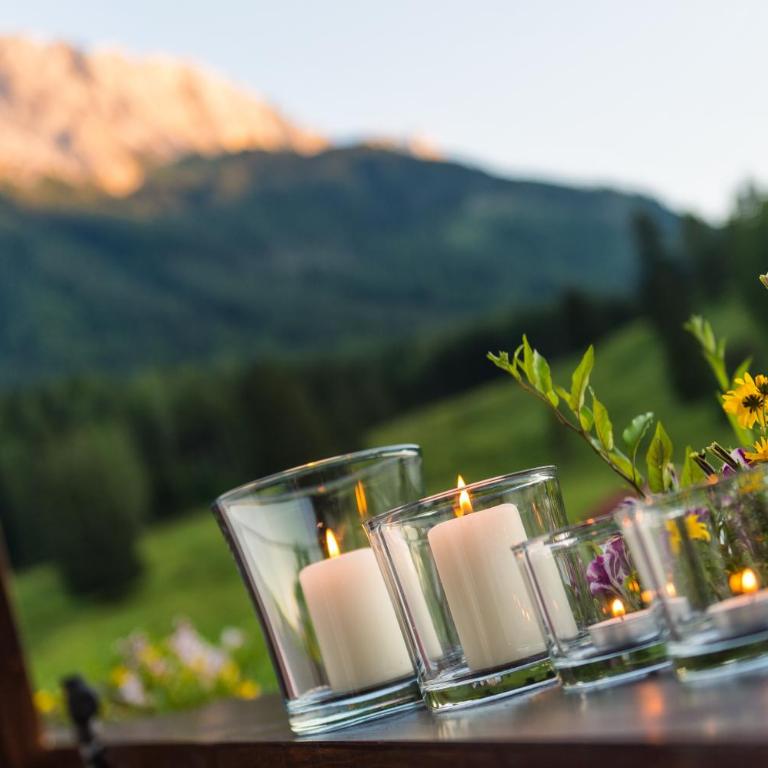 Bayern Resort Hotel - Adults only - mit Zugspitzblick - Eibsee-Nähe - Wellnessbereich - Naturpool im Sommer - Comfort Doppelzimmer mit Balkon - 8