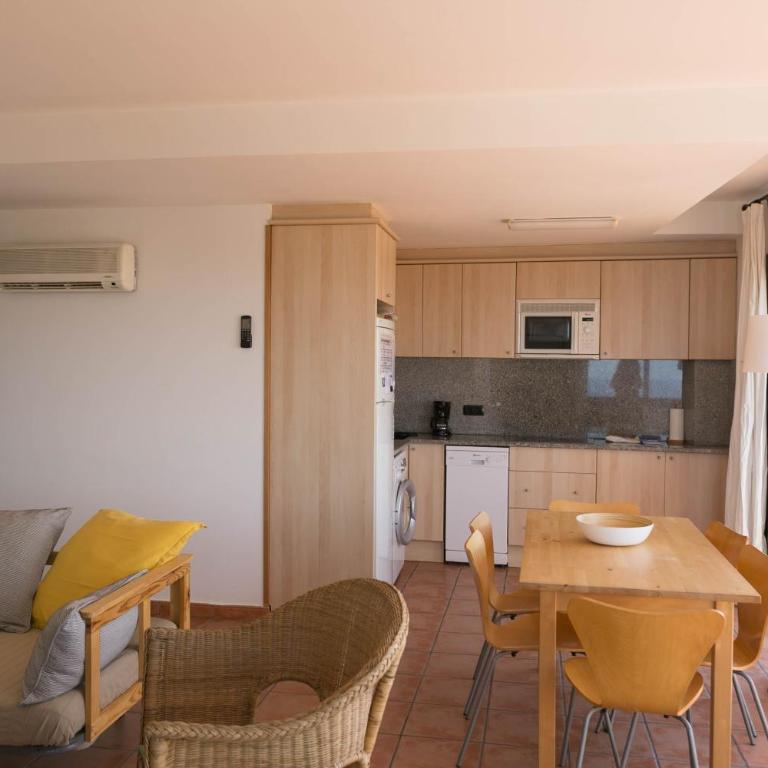 2 bedroom apartment in Begur center. Sea views terrace and pool Ref:H09 - Two-Bedroom Apartment - 15