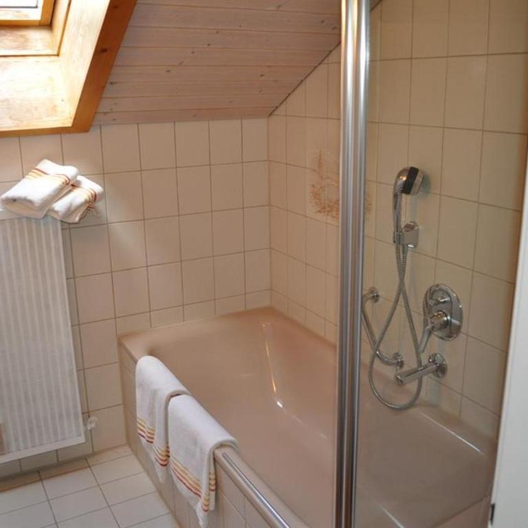 Gästehaus am Brunnen - Apartment mit 2 Schlafzimmern und Balkon - 5