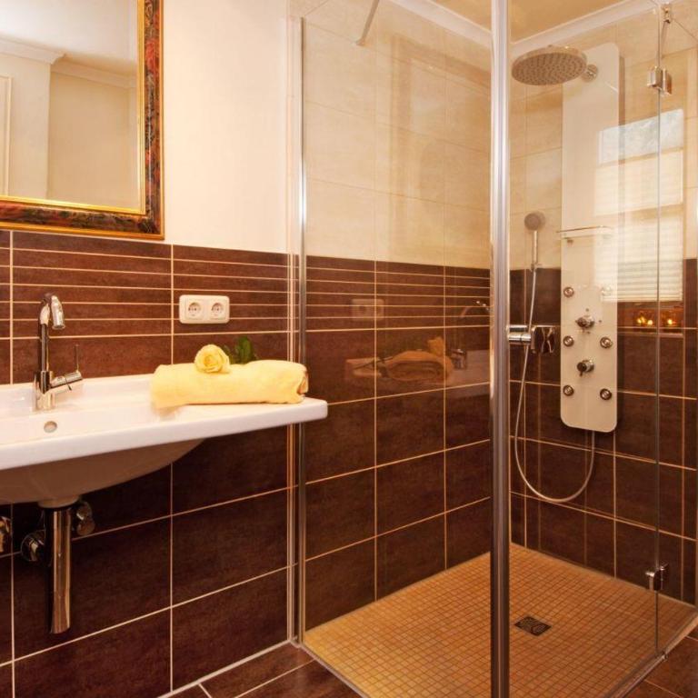 Gästehaus am Brunnen - Apartment mit 2 Schlafzimmern und Balkon - 8