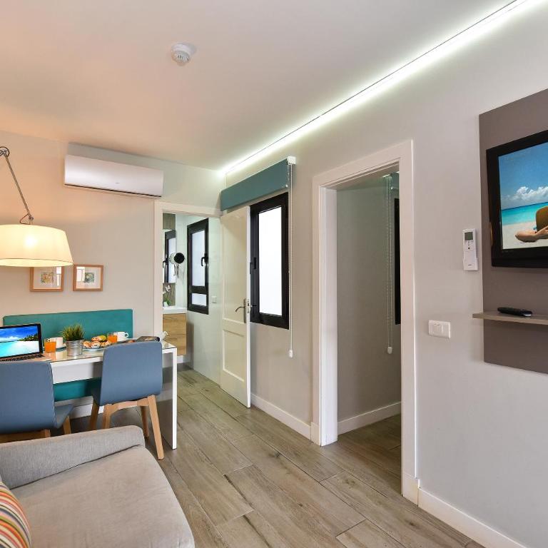 Hotel Apartamento Bajamar - Estudio Superior con balcón - 10