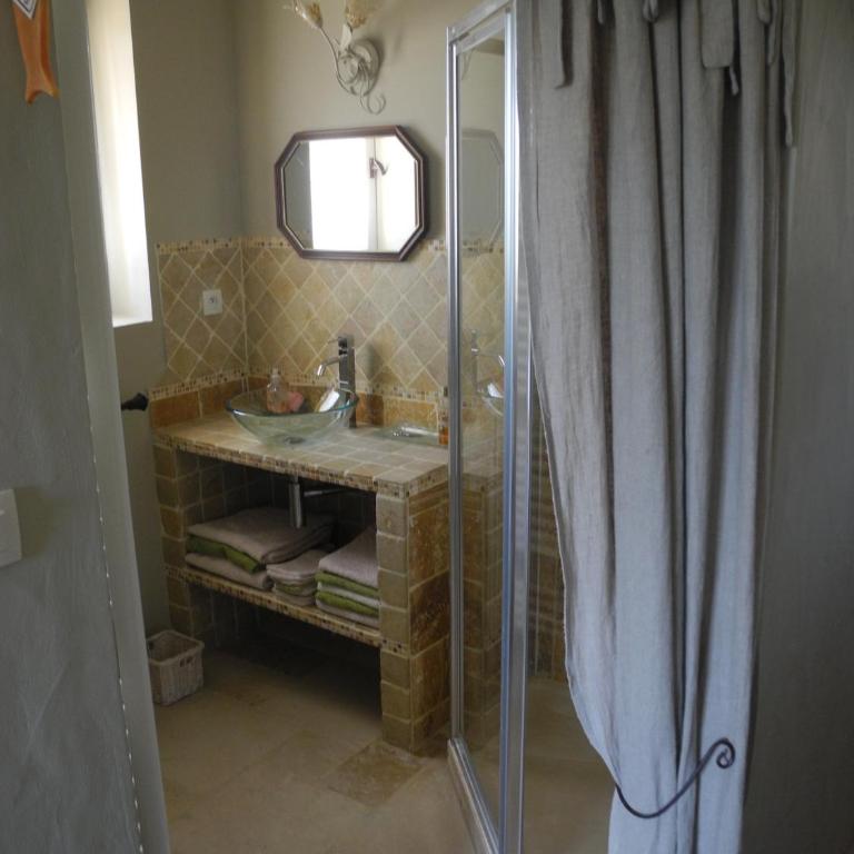 OUSTAU DE PIERA - Habitación Doble Deluxe con ducha - 3