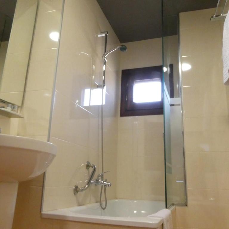 Hospederia de Loarre - Habitación Doble con baño privado - 6