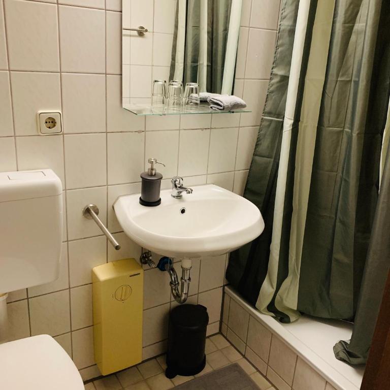 White Pearl Hostel 1 - Großes Zweibettzimmer - 4